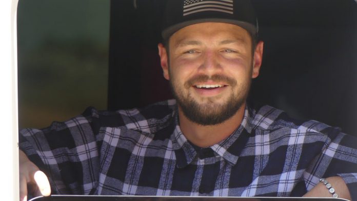 'American Idol' hopeful Chayce Beckham returns to Apple Valley School

