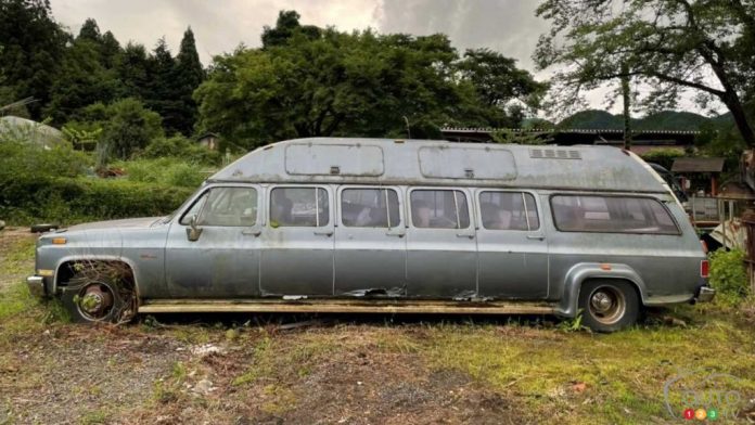 Two Old 10-Door Chevy Suburbans Being Auctioned Off... in Japan!