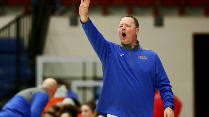 John Ontjes coaches 500th game with Hutchinson Community College on Hall of Fame night
