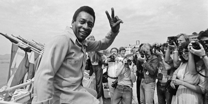 When Pelé Met the Public at Chart House
